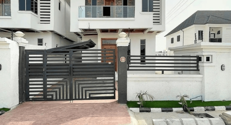 LUXURY 4 Bedrooms Detached Duplex At Lekki Phase 2 For Rent