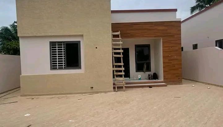 Magnificent 3-bedroom home with convenient boys’ quarters in the desirable 📍Spintex Community 18. 💰Price : $150k