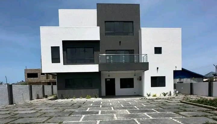 Executive 5-Bedroom House for Sale in East Airport